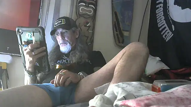 crassanova: διαδικτυακό σόου στην κάμερα