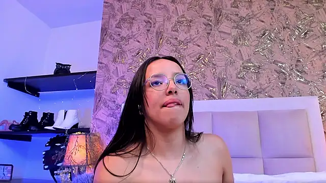 ValkyriaSteel's Live XXX Chat