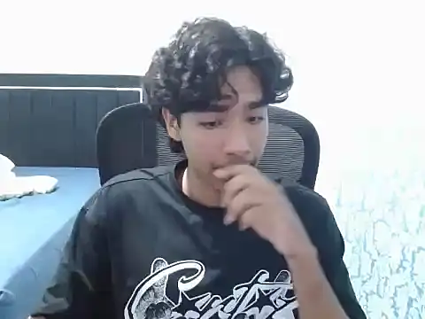 Pedestal_diamant Pertunjukan Webcam