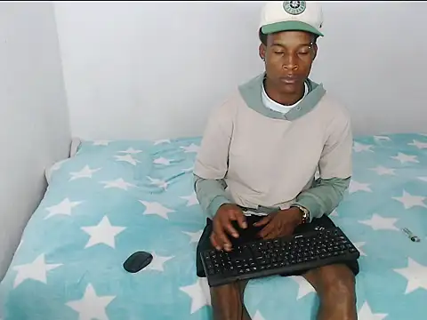 thomas_love11 Adlı Modelin Canlı XXX Sohbeti