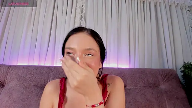 violet_77711 Adlı Modelin Canlı XXX Sohbeti