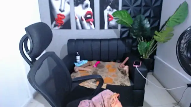 แชท XXX สดของ Valentinaa_mature