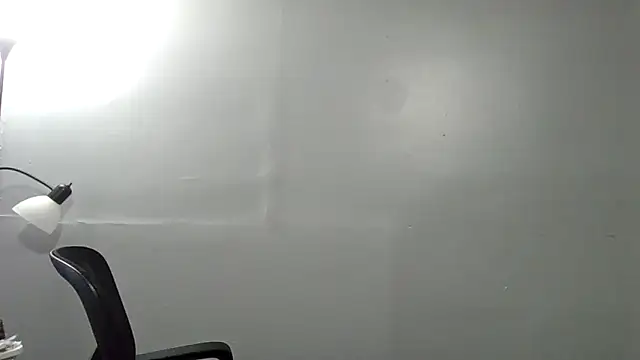 ali18of1 Show in webcam