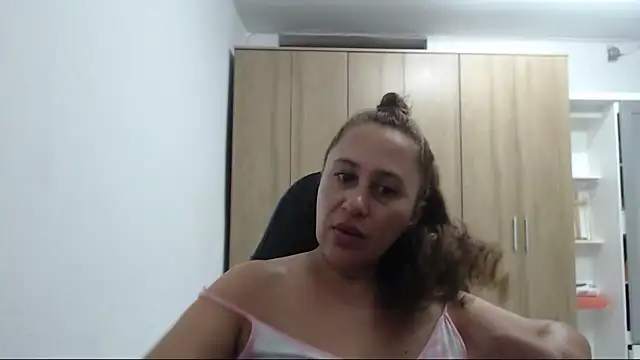 RoxanaLove9 élő XXX-chatje