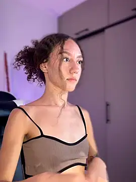 ChloeMoreti's Live XXX Chat