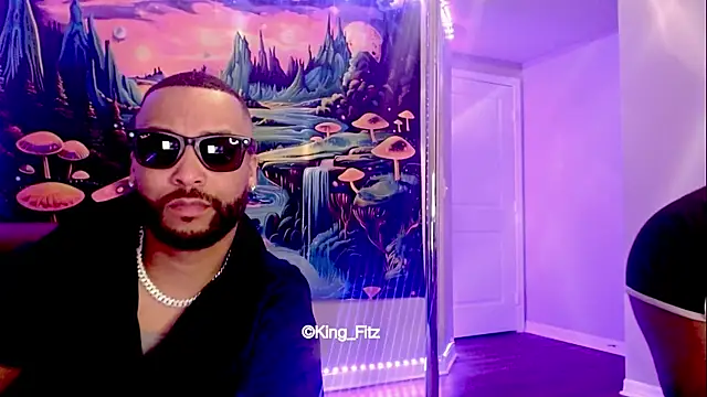 KING_FITZ: διαδικτυακό σόου στην κάμερα