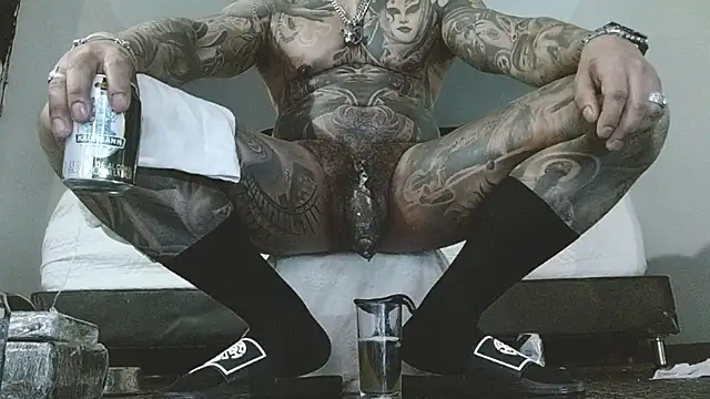 danilog515: διαδικτυακό σόου στην κάμερα