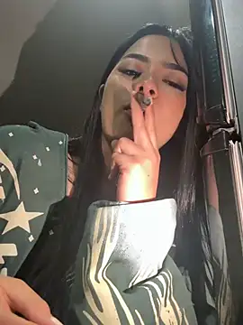 LARIISSAEVANS élő XXX-chatje