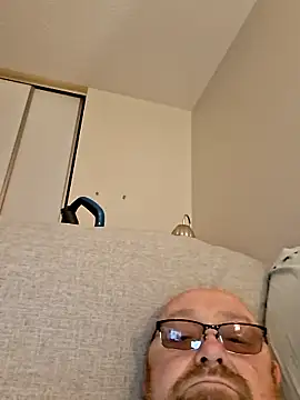 ldhurstII: διαδικτυακό σόου στην κάμερα