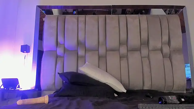 RaquelleValmont live XXX chat