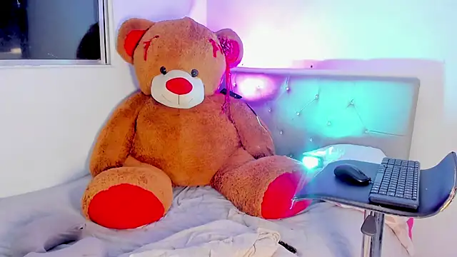 Show de nikolle_mistrreHots na webcam