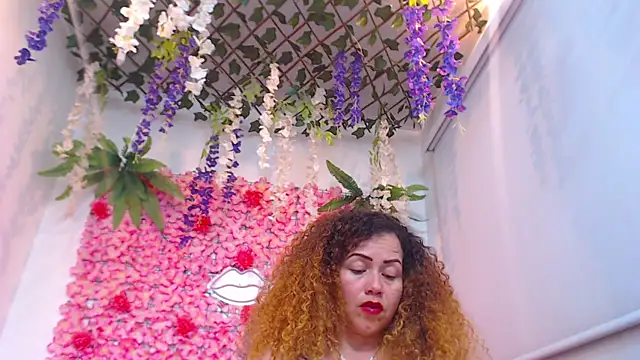 Chat XXX en directo de BLONDE_SEXYHOT