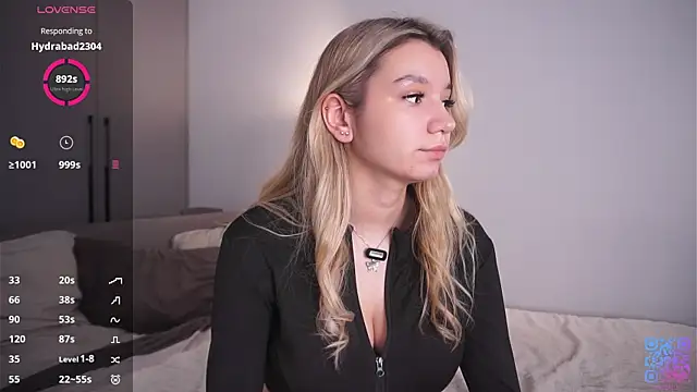 Show modela BrynnHolverson na web-kameri