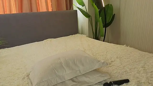 LauraHansil Chat XXX in diretta