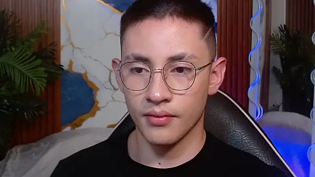 Andres_Tay Show in webcam