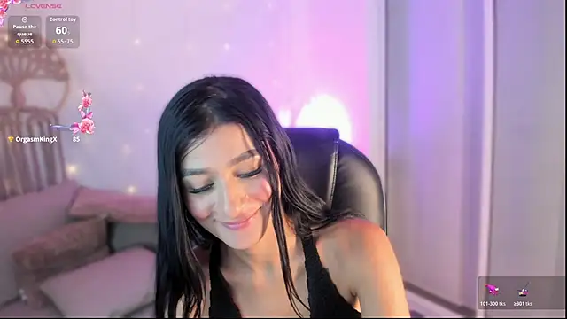 Ginni_charlotte Show in webcam