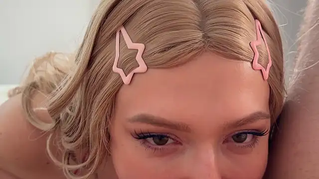 Pertunjukan Kamera Web twofiresouls