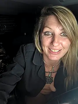 SheIsSomething 现场XXX聊天