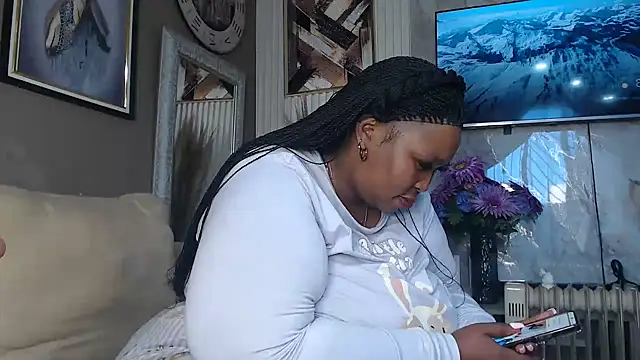 Show modela ThickyMinajxx na web-kameri