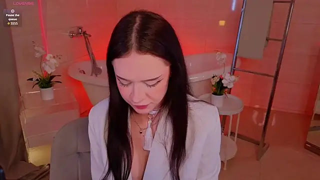 Adetta Adlı Modelin Canlı XXX Sohbeti