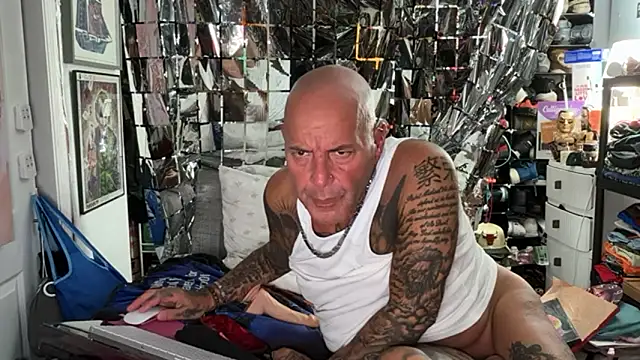 lovetatts64 即時 XXX 聊天