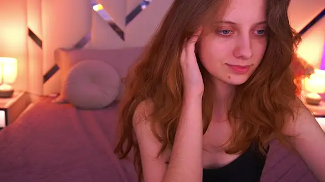 CuteeFoxy's Live XXX Chat