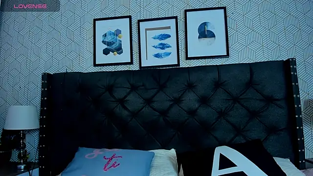 Chat +18 de ariana__rosse ao vivo