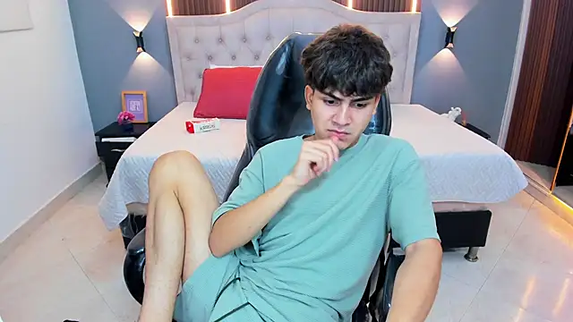 دردشة Tommy18__ الجنسية المباشرة