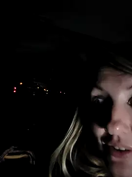 SheIsSomething 网络视讯表演