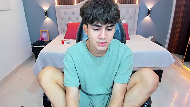 Tommy18__ live XXX chat