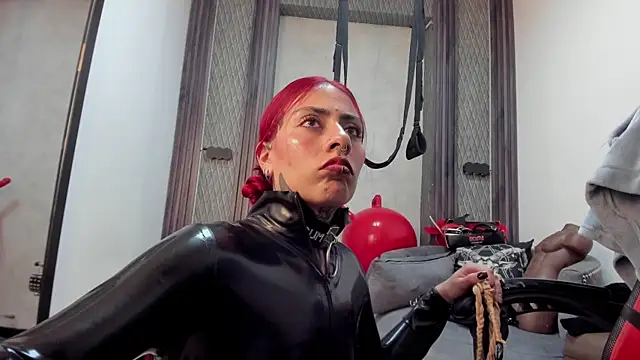 Chatroom XXX en direct de selene_red_