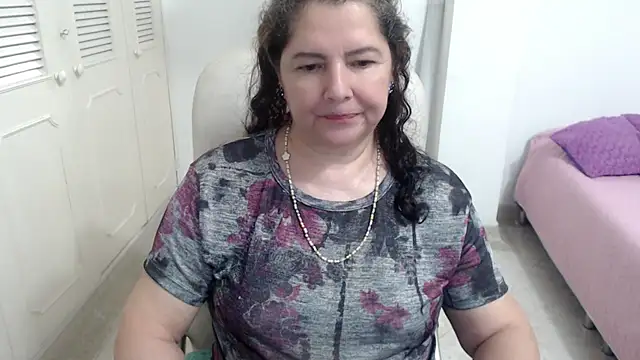 leonela_69のライブXXXチャット