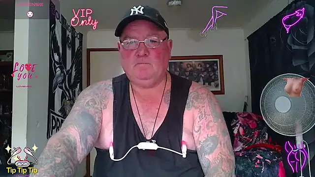 KINKYBLUEYES69 Show Webcam