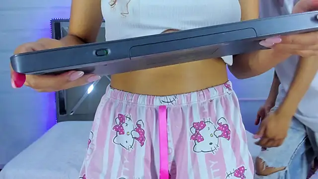 BunnyLove_ লাইভ XXX চ্যাট