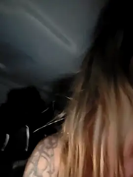 SheIsSomething Adlı Modelin Canlı XXX Sohbeti