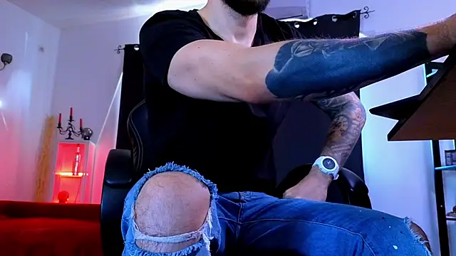 MightyAaron66 live XXX chat