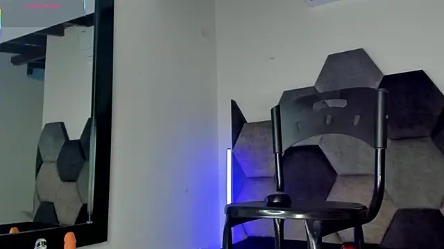 Latrellx7 webcam show