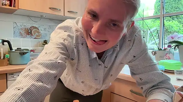 s-te-fan-i élő XXX-chatje