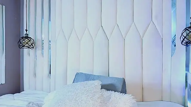 Angel-dragun: διαδικτυακό σόου στην κάμερα