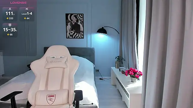 MayaNextDoor's Live XXX Chat