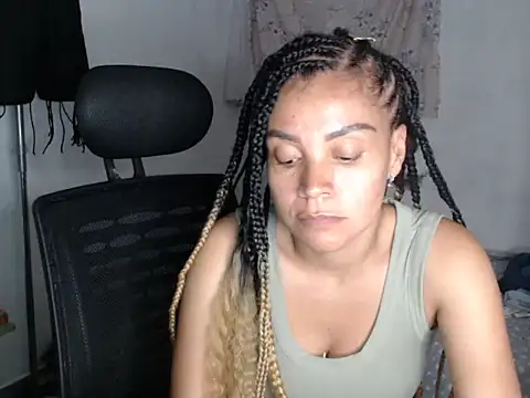 shayna_cute: απευθείας συνομιλία ΧΧΧ