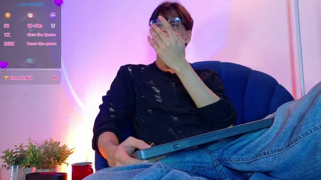 Show modela lui_x_dust na web-kameri