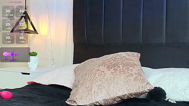 Ariadnaaa_ Chat XXX in diretta