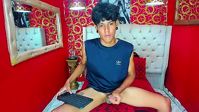 Pokazy przed kamerką – straightyoungpein