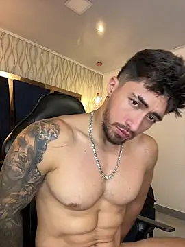 Brad_Summer élő XXX-chatje