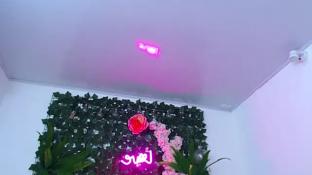 vayolet_sexy_'s Live XXX Chat