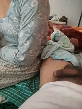 Pretty_bhabhi Show in webcam