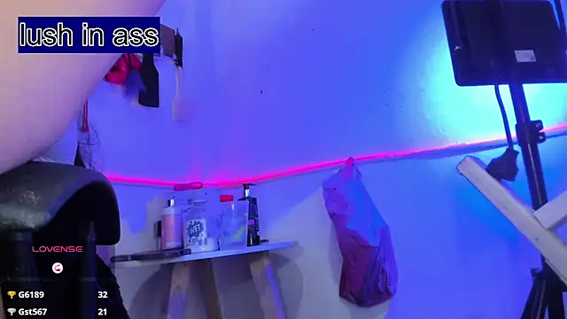 LucyStrike_'s Live XXX Chat