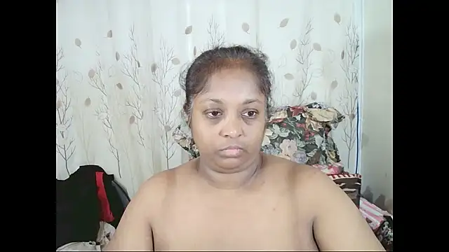 Chat +18 de Indiantasha ao vivo
