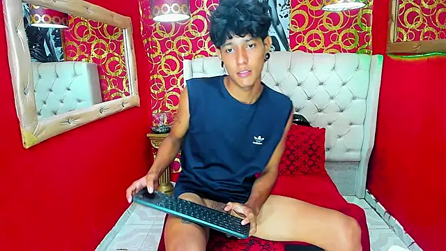 Вебкам-шоу straightyoungpein